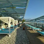 فندق لانكورا بيتش 4*